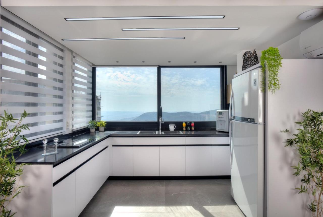 Open Skys Villa Safed Bagian luar foto